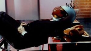 Welt am Draht – Yalan Dünya 1. Sezon 1. Bölüm