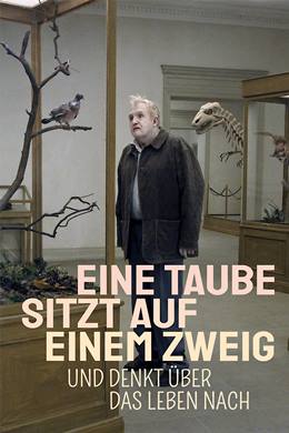 En Duva Satt På En Gren Och Funderade På Tillvaron – İnsanları Seyreden Güvercin