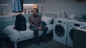 Man vs. Bee 1. Sezon 2. Bölüm