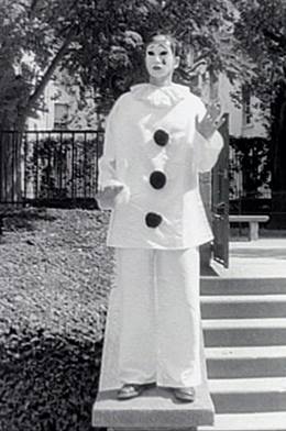 Pierrot the Living Statue – Pierrot Yaşayan Heykel